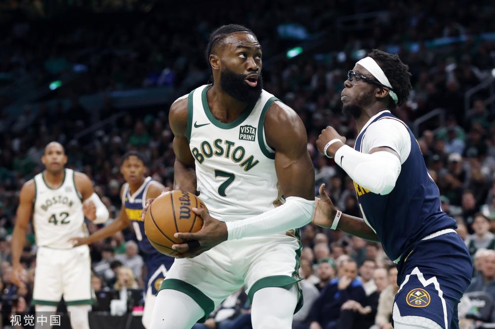 打赛场上展 打赛场上展