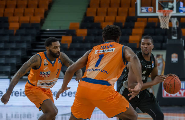 复杂而微妙 复杂而微妙