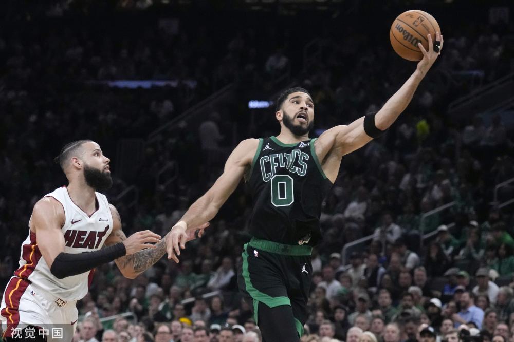 安苦笑不已 安苦笑不已